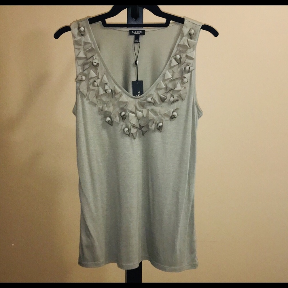 Low-cut Sculpted Trim top
